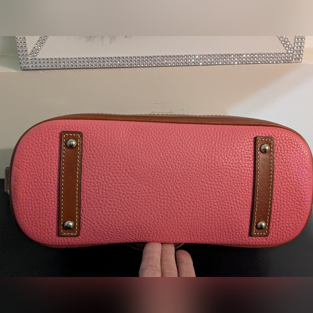 Dooney Bourke Definitive Pebble Grain Vacchetta Trim w/FREE PURSE PILLOW Satchel - Picture 13 of 17